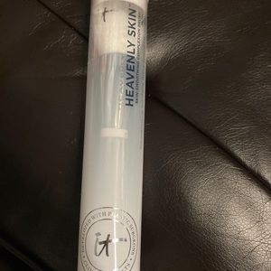 It cosmetics makeup brush angled